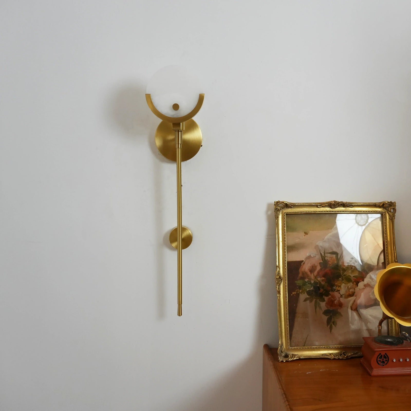 Alabaster-Ava-Messing-Wandleuchte