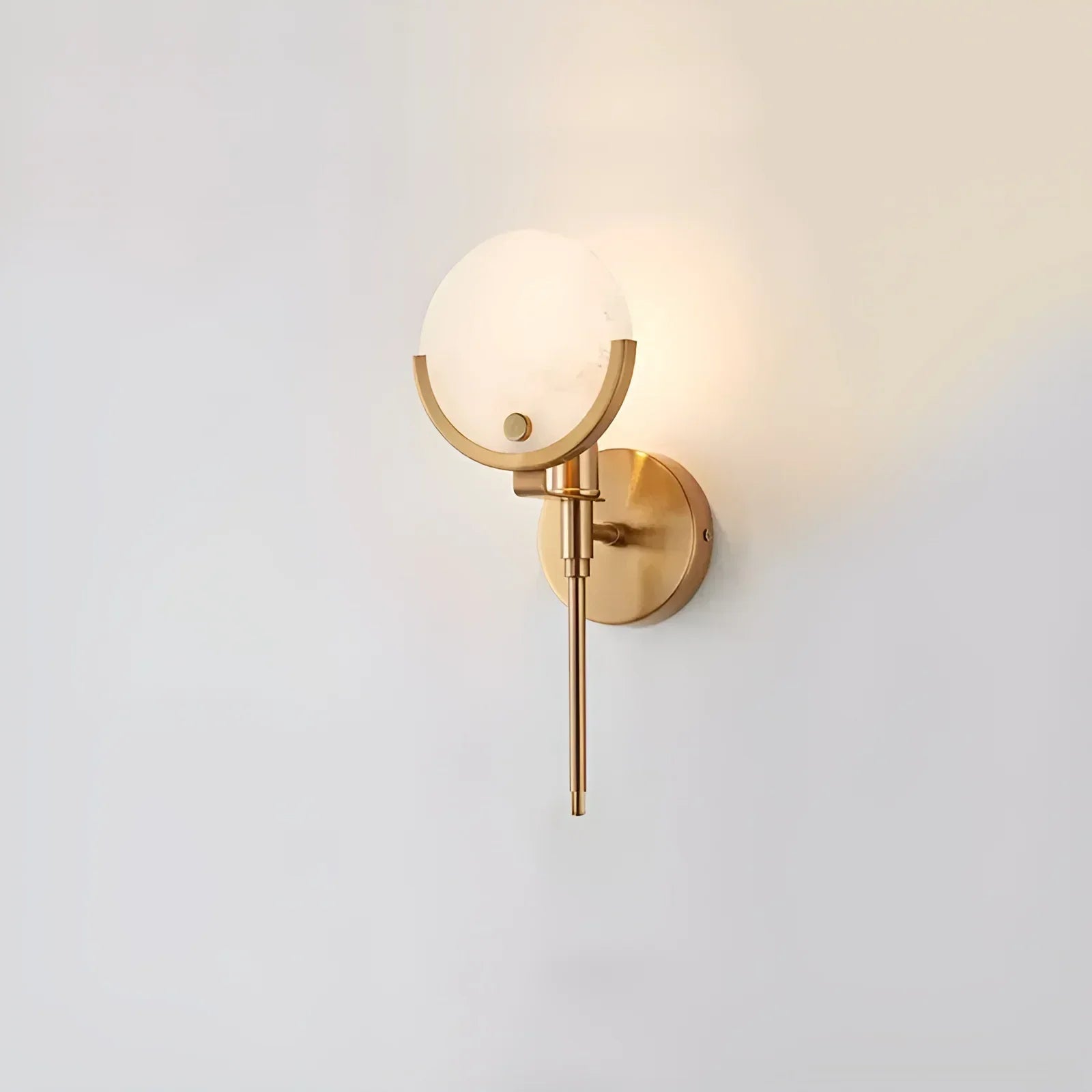 Alabaster-Ava-Messing-Wandleuchte