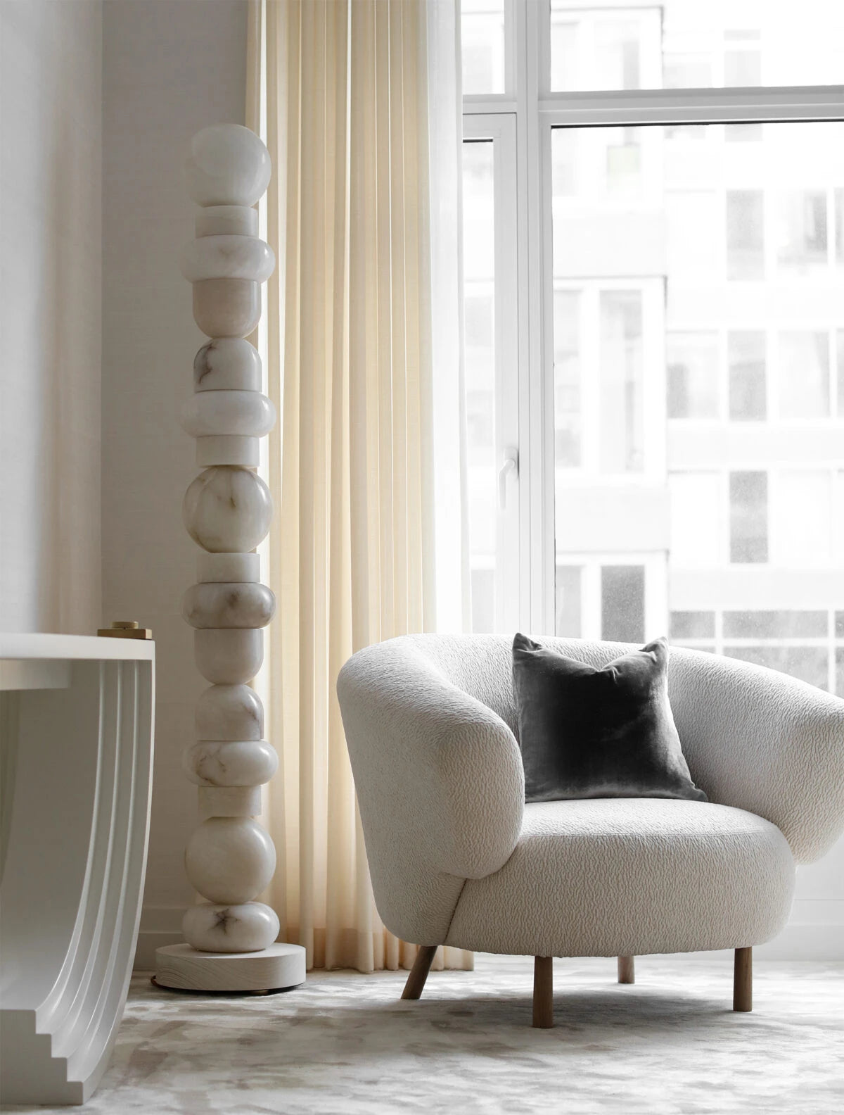 Modern Beaded Alabaster Floor Lamp in Elegant Living Room Decor