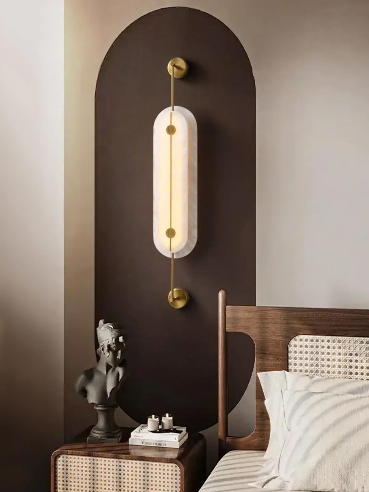 Applique ovale élancée en albâtre Solvane