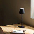 Lampe de table à LED rechargeable Apex