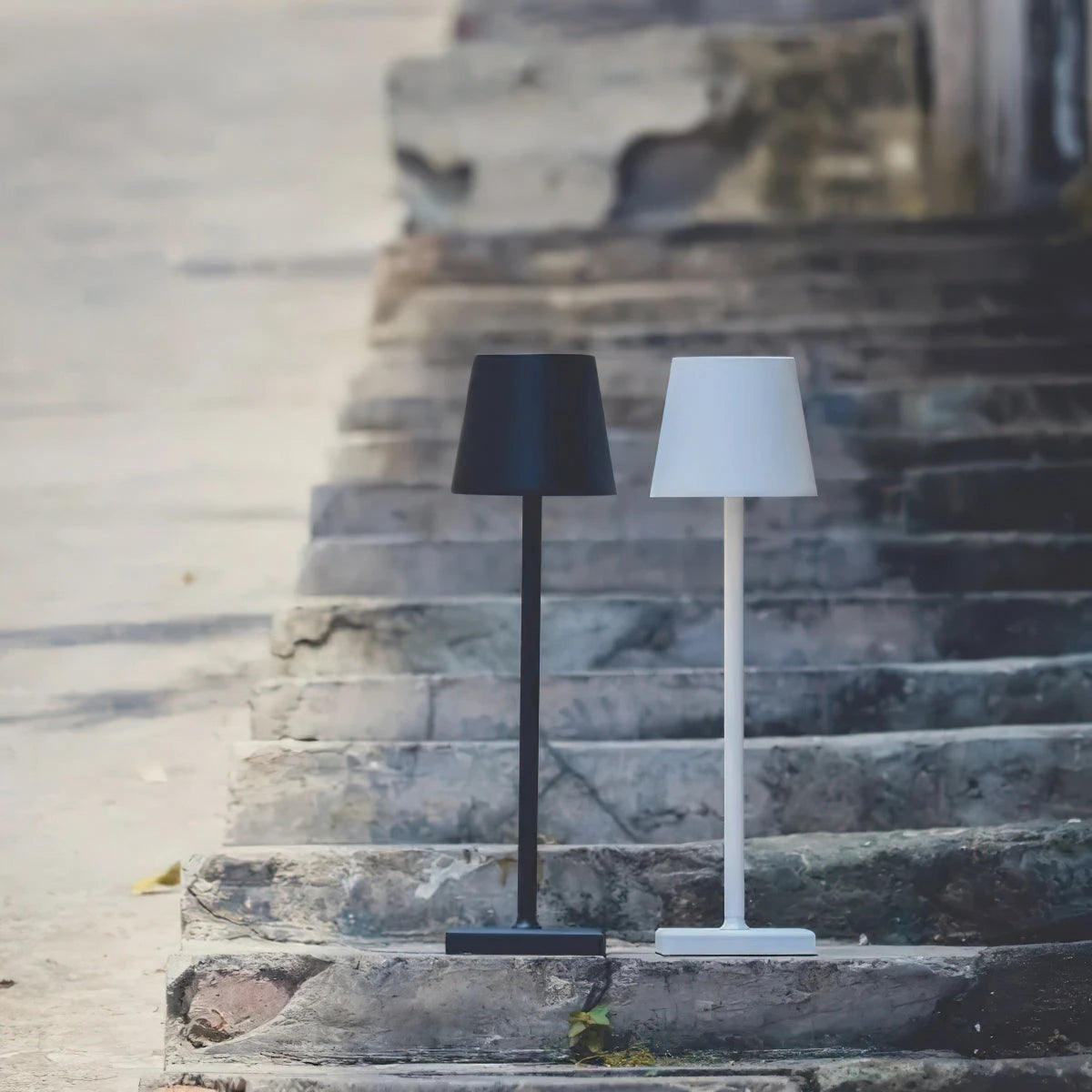 Lampe de table à LED rechargeable Apex