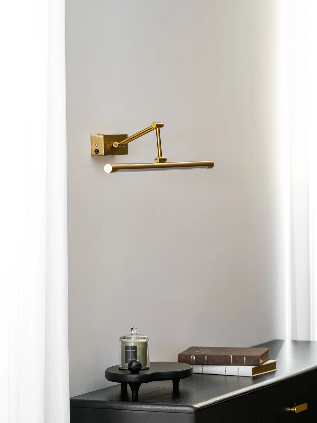 Brillan Frame Rechargeable Wall Light