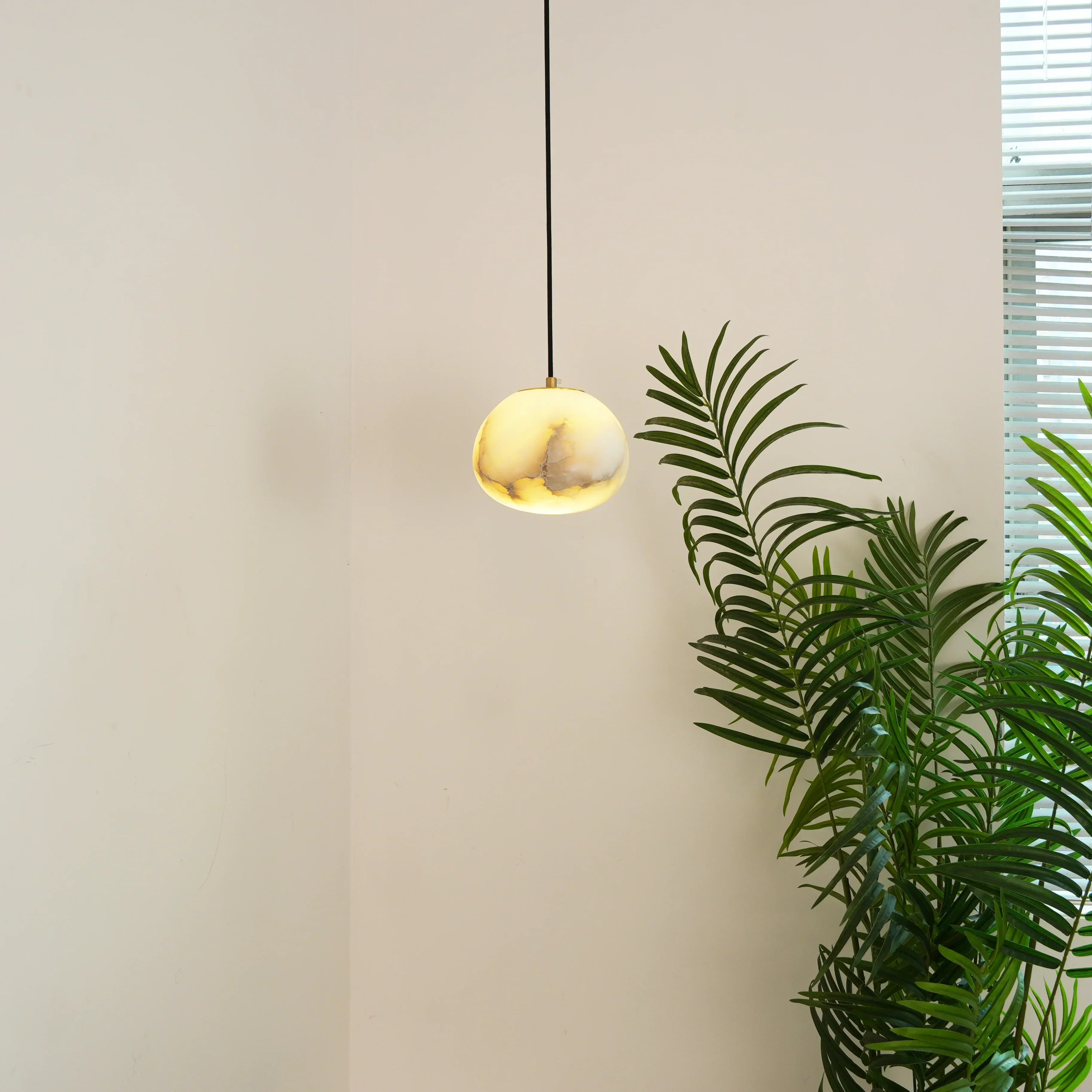Galet Alabaster Pendant lamp