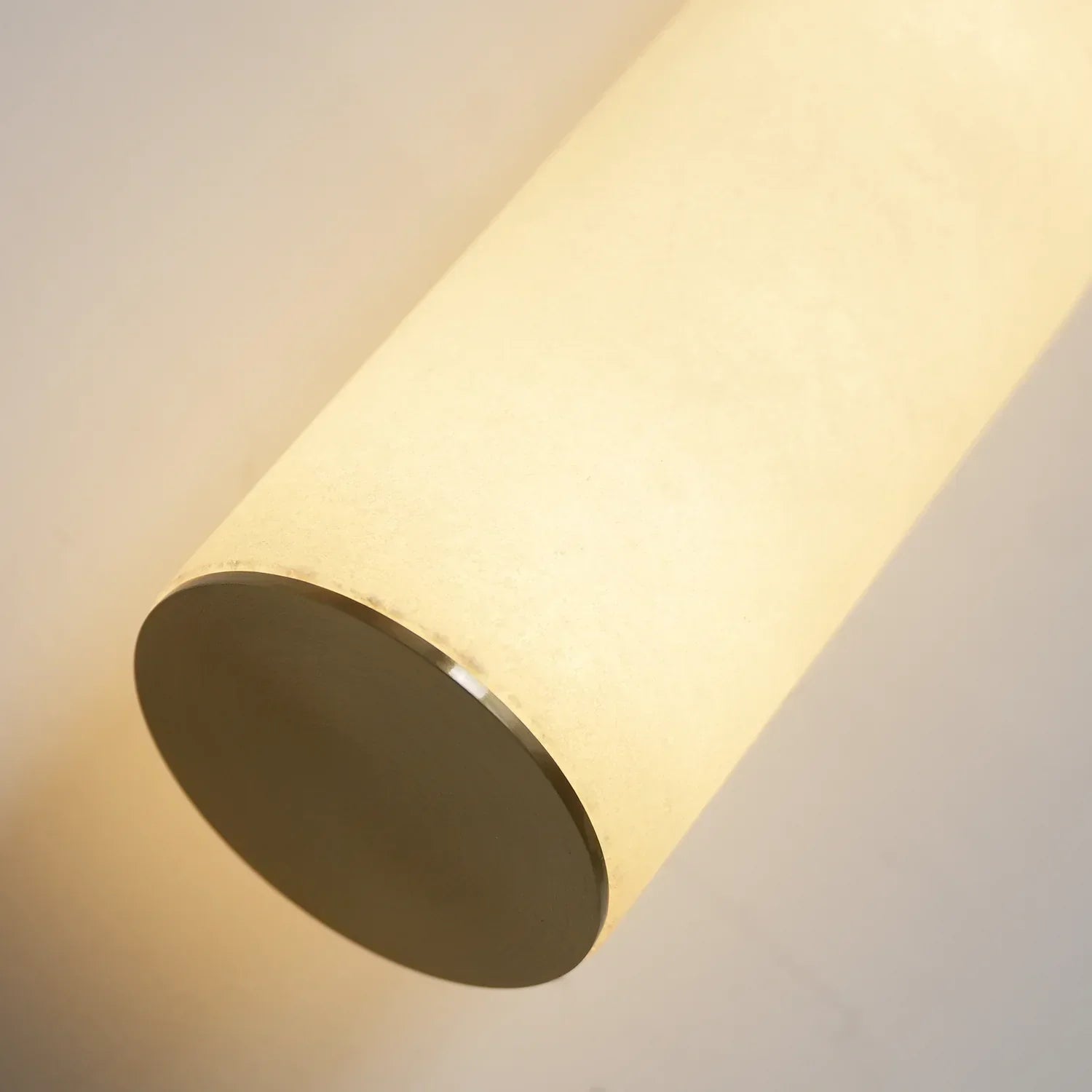 Zylindrische Wandleuchte aus Alabasterlinie