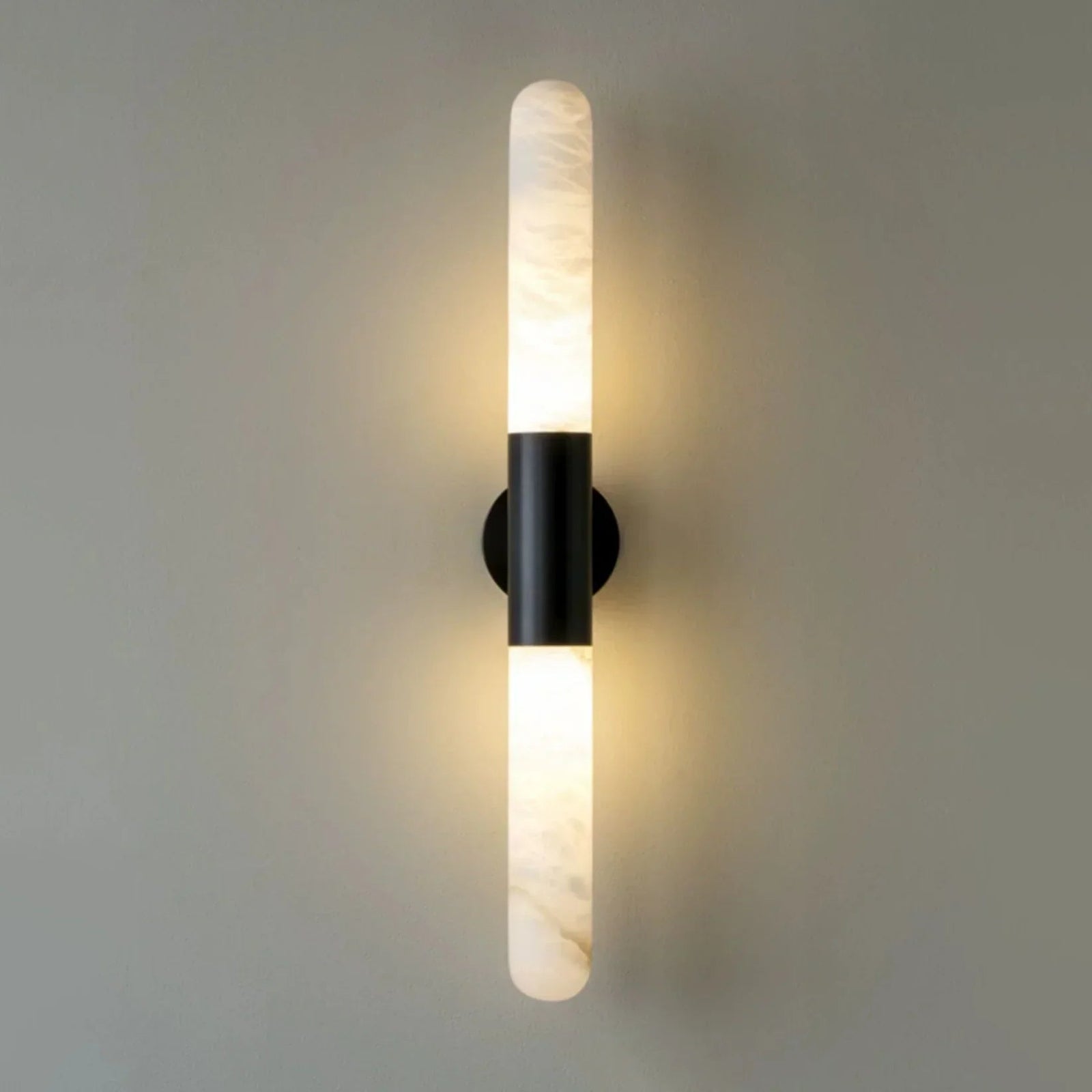Zylindrische Alabaster-Wandleuchte „Slim“