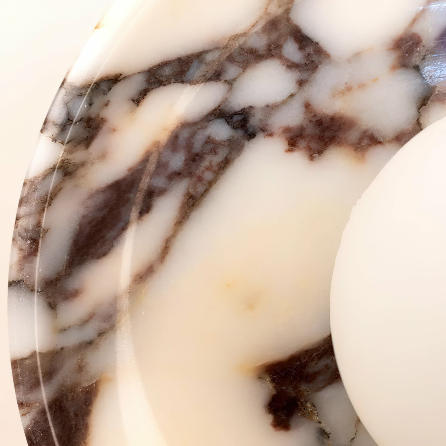 Dolly Circular Alabaster Sconce