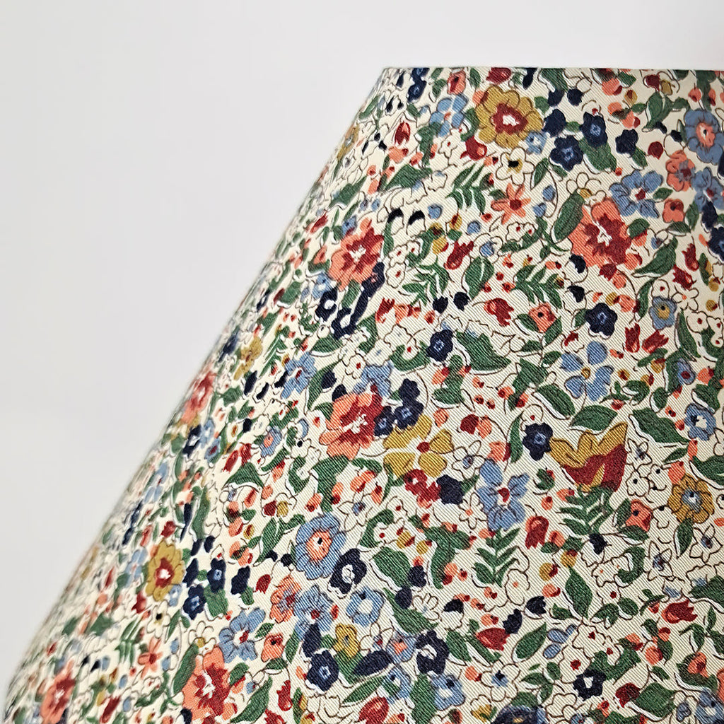 Floral Cone Wood Table Lamp