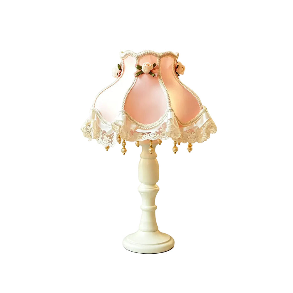 Lampe de table en tissu et dentelle florale