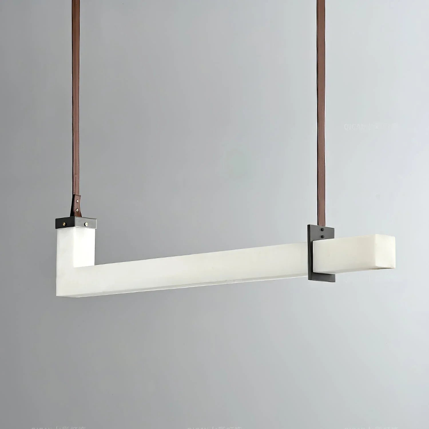 Suspension linéaire en albâtre en forme de L