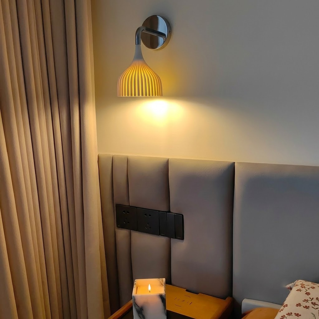Metal and Plastic Ribbed Sconce