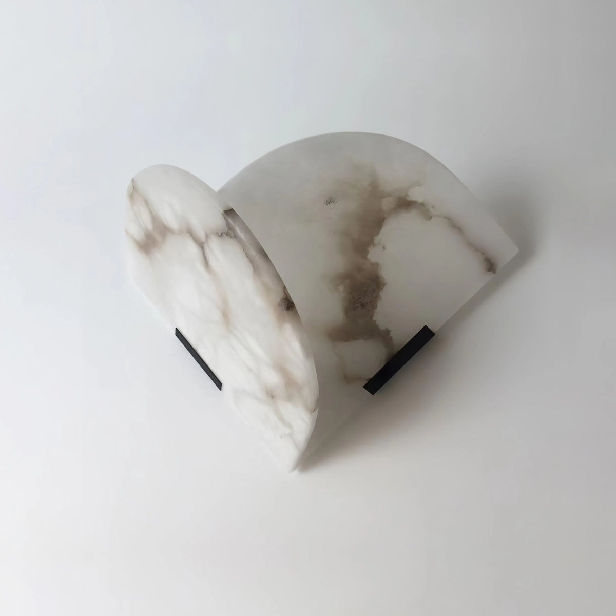 Natural Alabaster Stone Grain and Curved Plate Detail