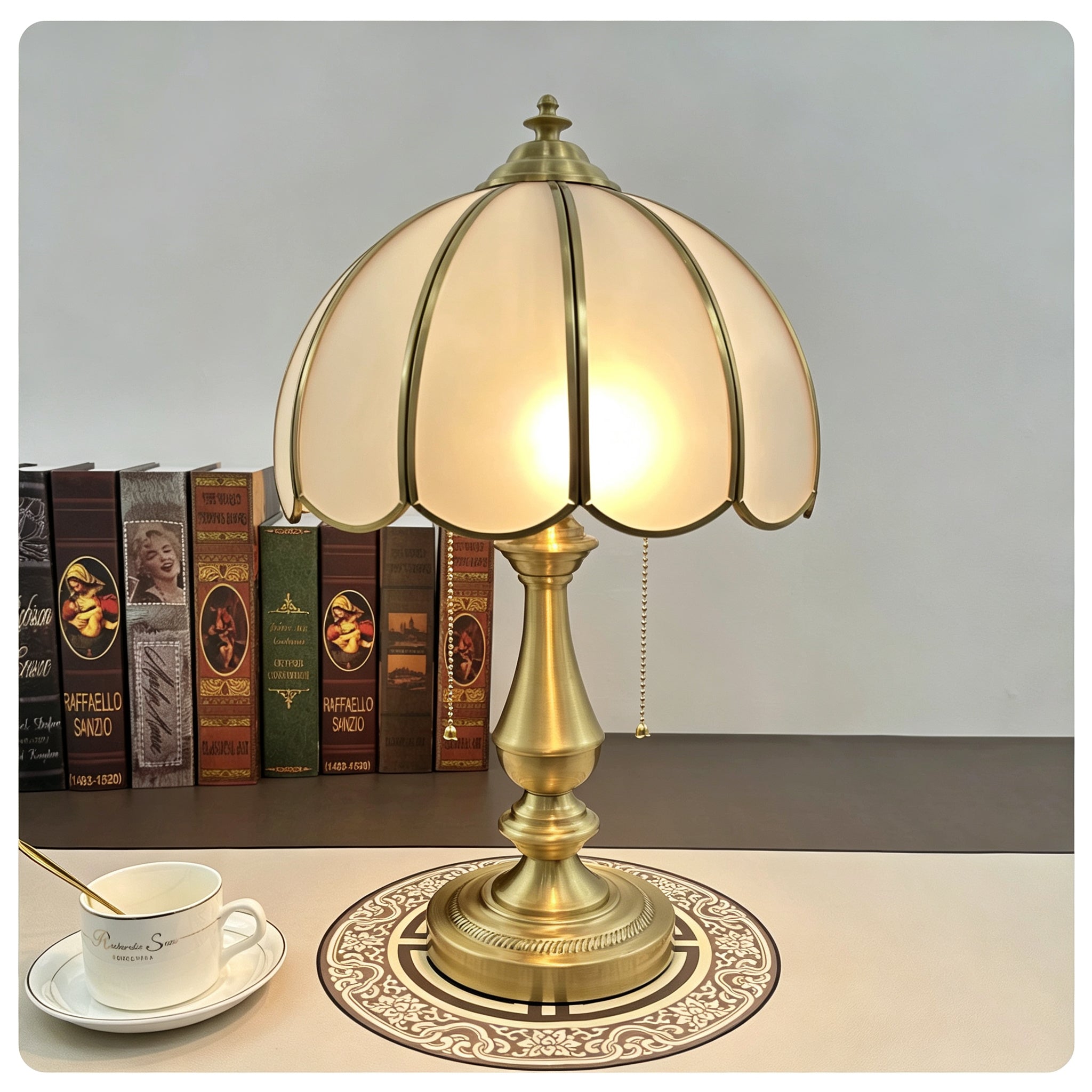 Retro Cream Shell Table Light
