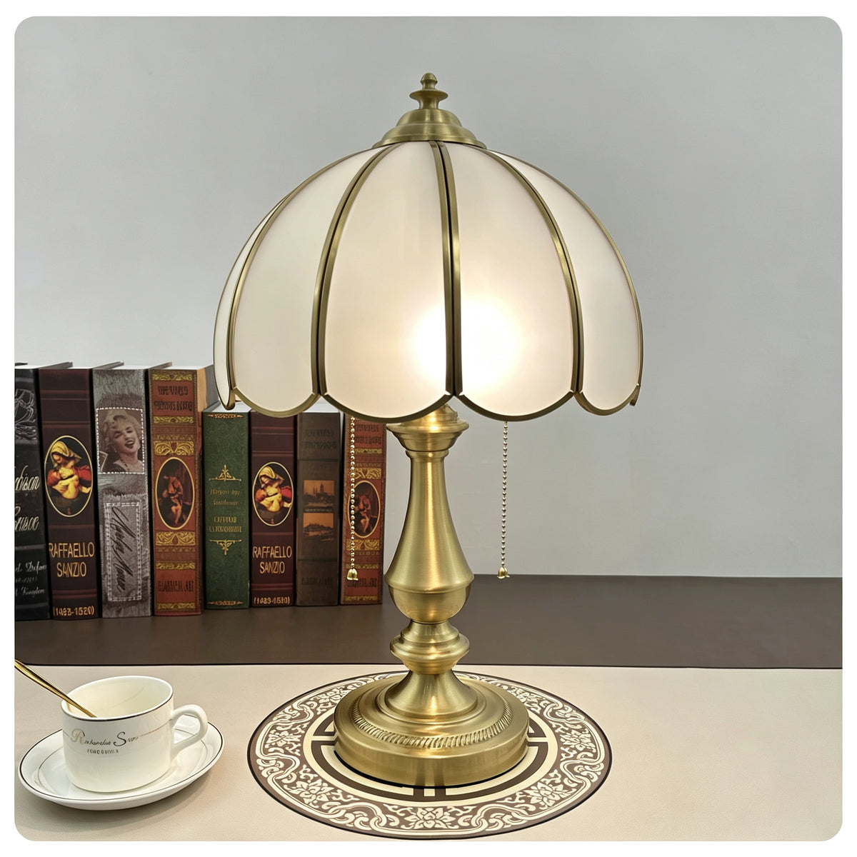 Retro Cream Shell Table Light