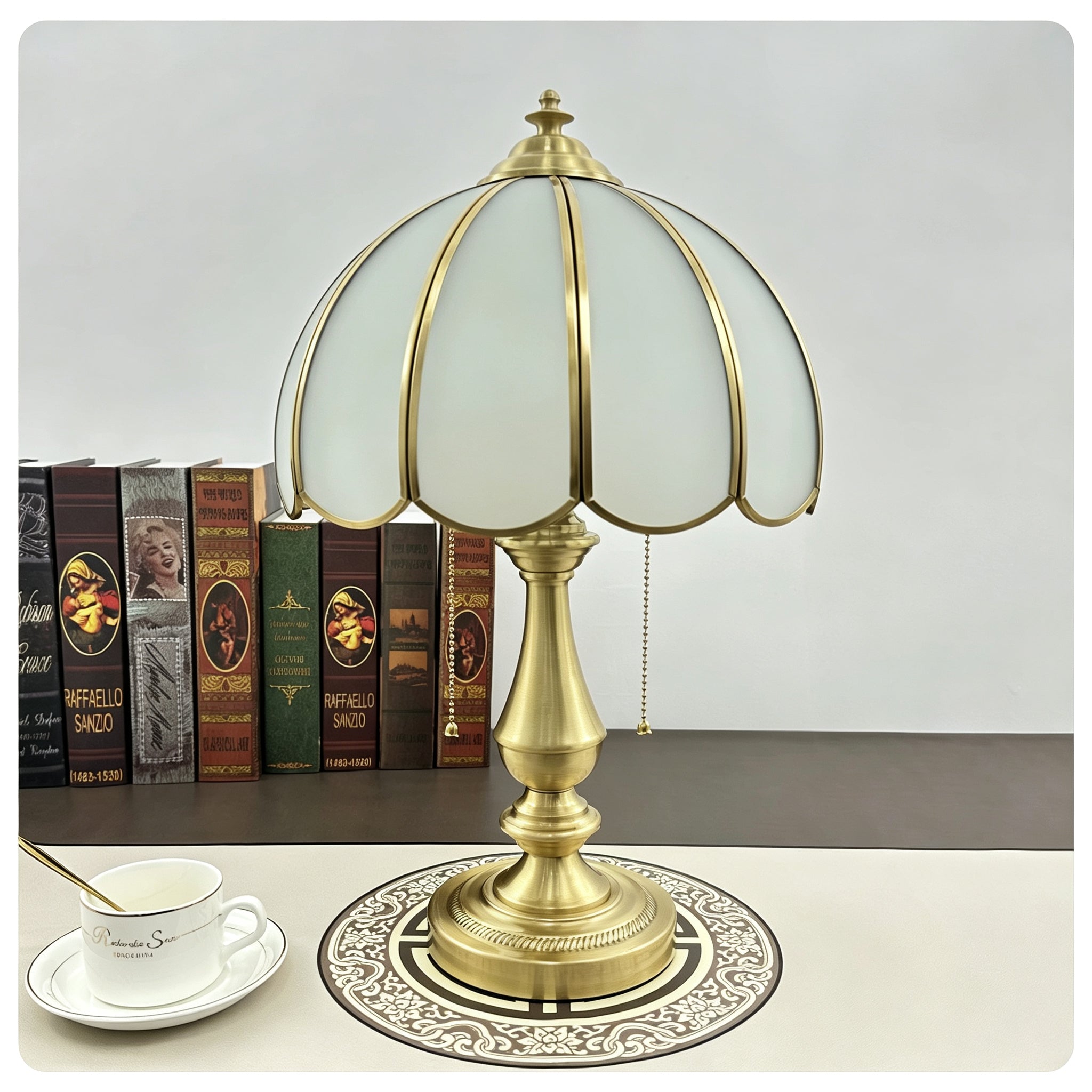 Retro Cream Shell Table Light