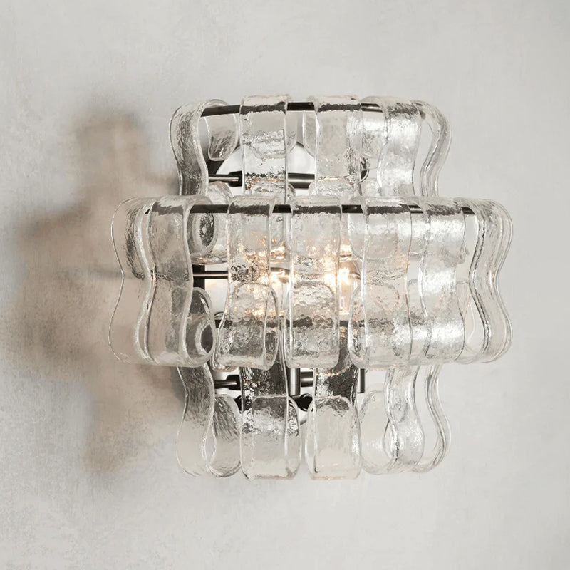 Wandleuchte aus geripptem Glas