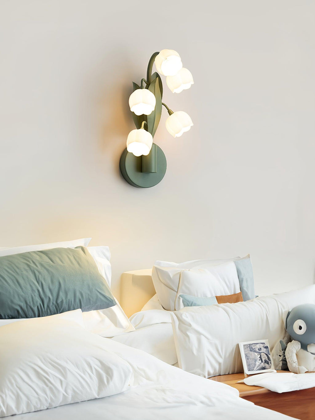 Sara Orchid Wall Lamp