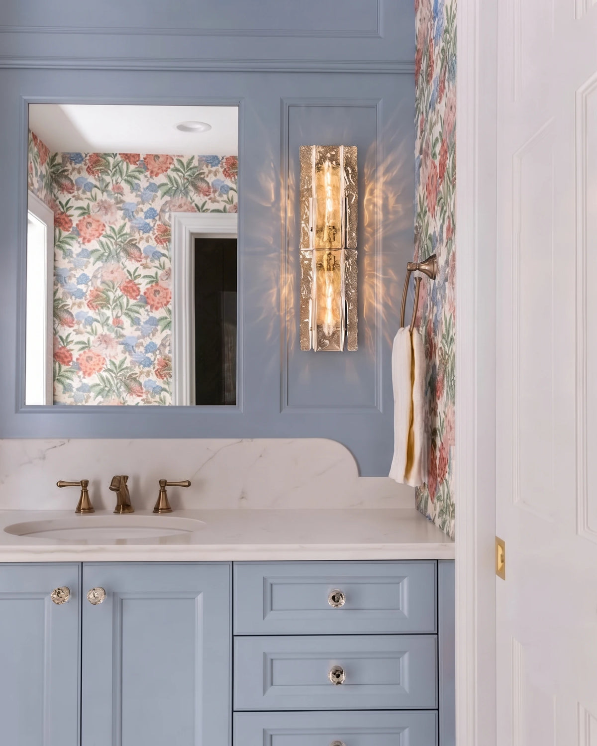 Modern Glacier Textured Glass Vanity Wall Sconce in Bathroom