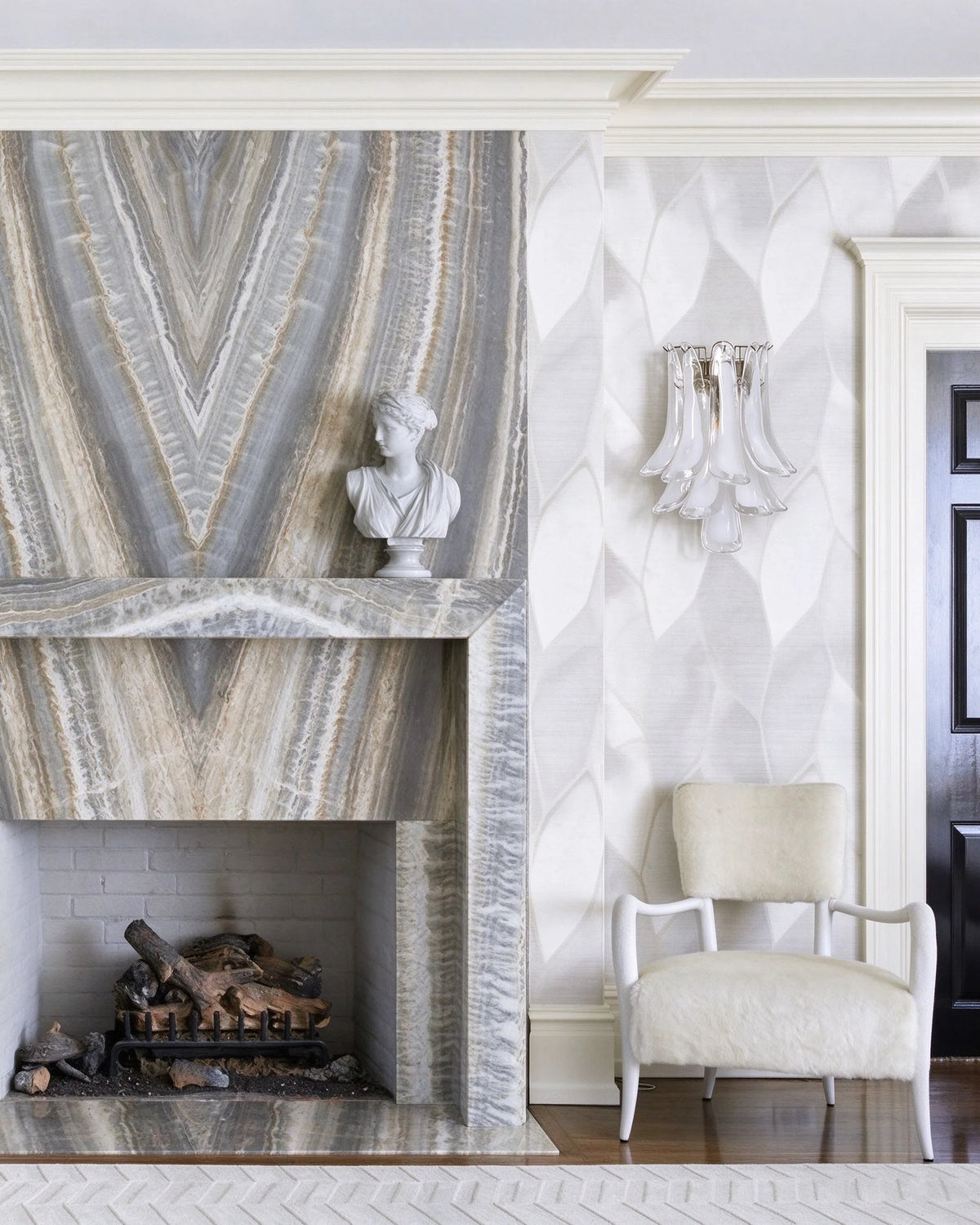 Modern Wave Feather Art Glass Wall Sconce in Classic Living Room Setting